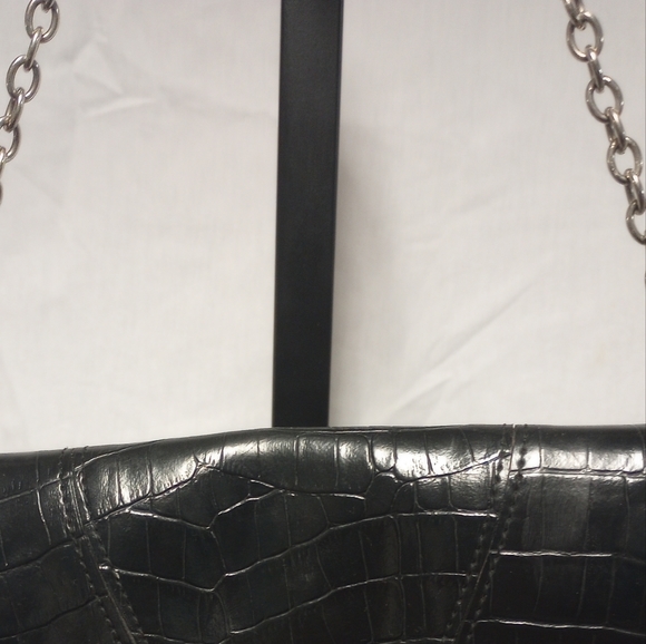 New York & Company sm/ med/ size clutch bag w/ silver chain shoulder strap - Picture 8 of 9